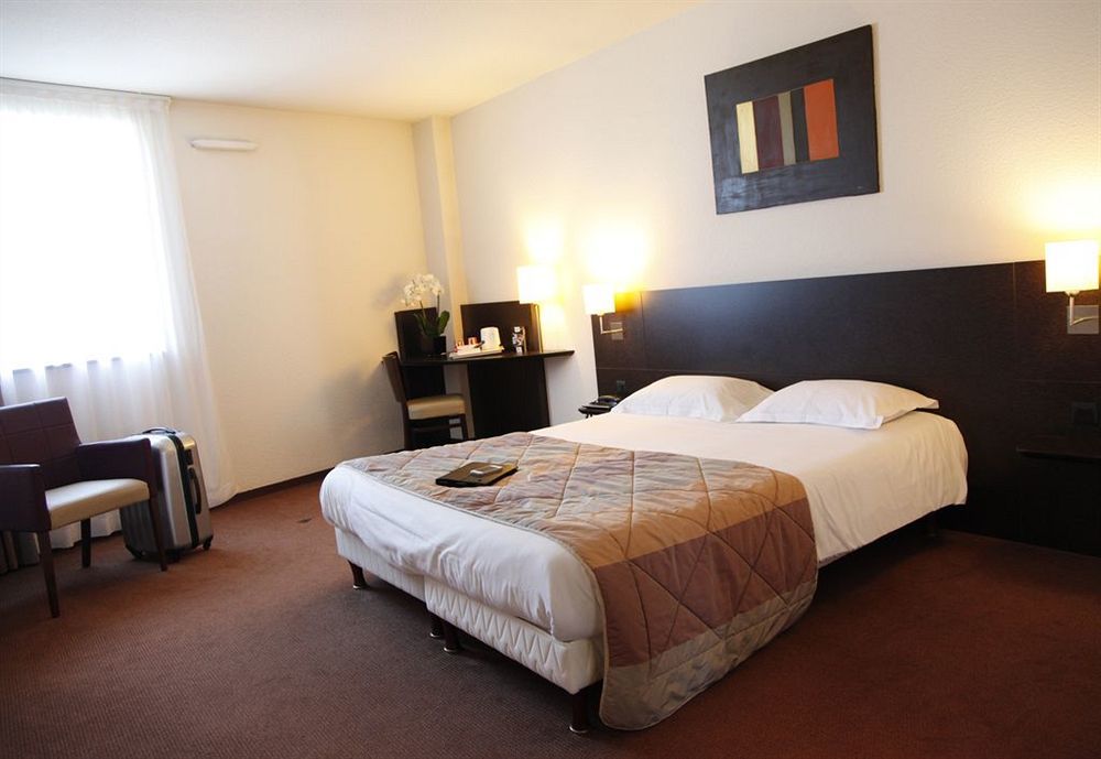 Brit Hotel Du Stade Rennes Ouest Exterior photo